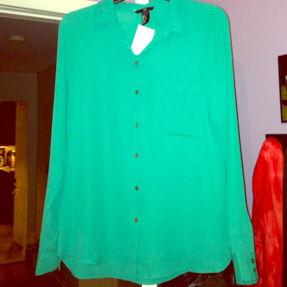 Chic emerald green button down!